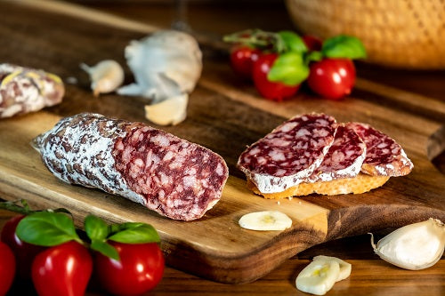 Original italienische Salami mit Knoblauch