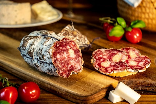 Originial französische Salami mit Le Montbrisonnais-Käse A.O.P.